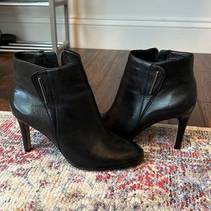 Black Vince Camuto booties size 5